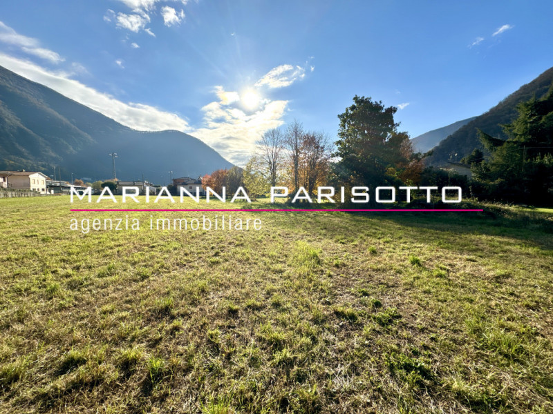 Nel cuore pulsante di Solagna, proponiamo in vendita un'antica proprietà esclusiva che racconta s...