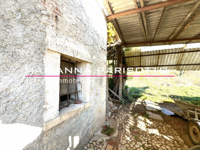 Nel cuore pulsante di Solagna, proponiamo in vendita un'antica proprietà esclusiva che racconta s...