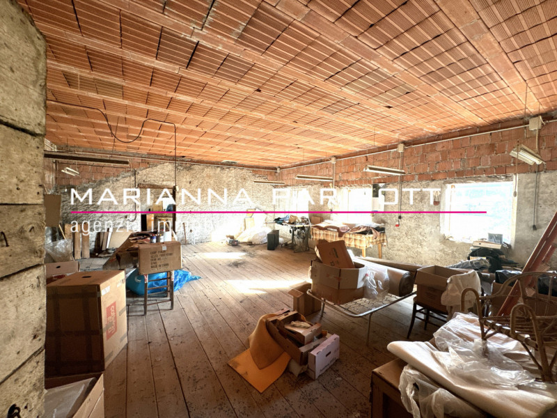 Nel cuore pulsante di Solagna, proponiamo in vendita un'antica proprietà esclusiva che racconta s...