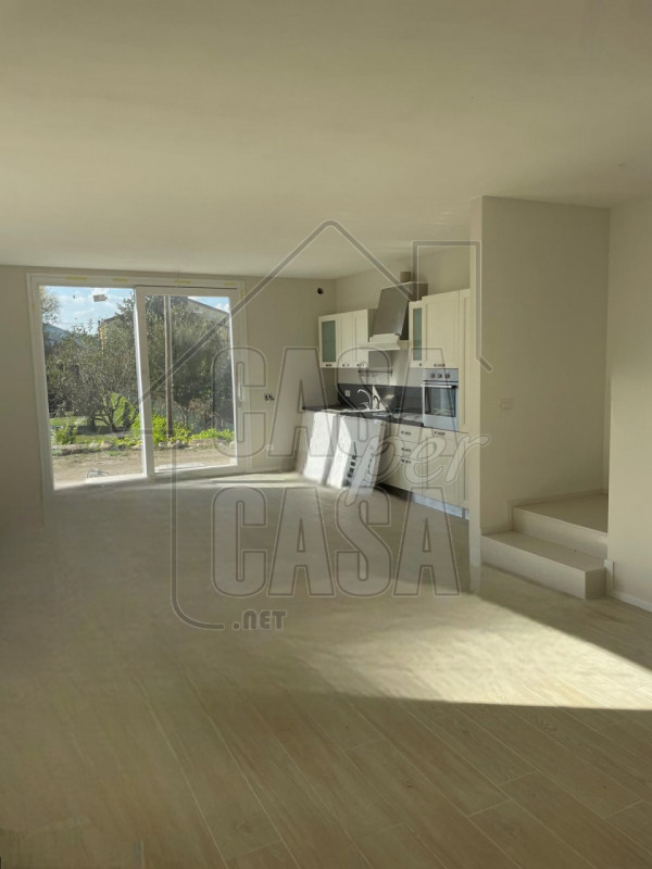 Rif. MB04 - A Montegrotto in zona residenziale affacciata sui colli, proponiamo una bellissima bi...