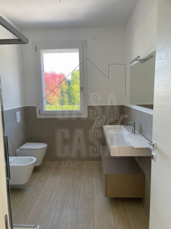 Rif. MB04 - A Montegrotto in zona residenziale affacciata sui colli, proponiamo una bellissima bi...