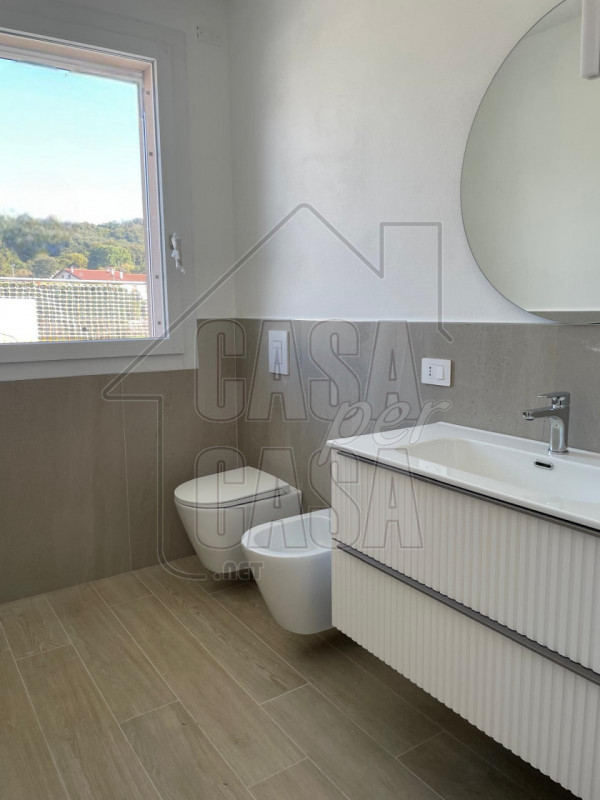 Rif. MB04 - A Montegrotto in zona residenziale affacciata sui colli, proponiamo una bellissima bi...