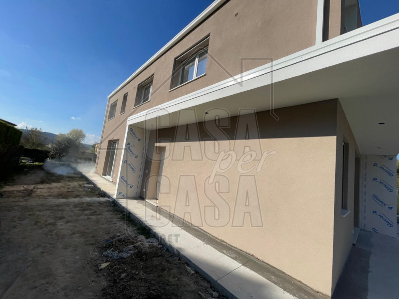 Rif. MB04 - A Montegrotto in zona residenziale affacciata sui colli, proponiamo una bellissima bi...