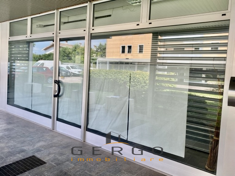 (Per INFO 3316190143) A Vedelago, in zona centrale, proponiamo in affitto ufficio di circa 80 mq,...