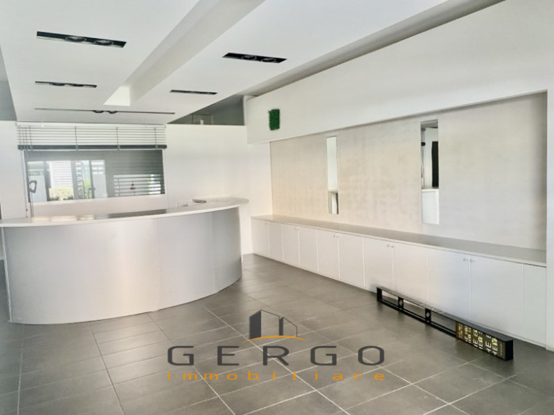 (Per INFO 3316190143) A Vedelago, in zona centrale, proponiamo in affitto ufficio di circa 80 mq,...