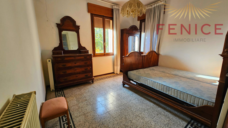 Questa meravigliosa villa in vendita a Cornuda si trova in uno stato attuale libero al rogito, il...