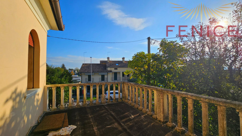 Questa meravigliosa villa in vendita a Cornuda si trova in uno stato attuale libero al rogito, il...