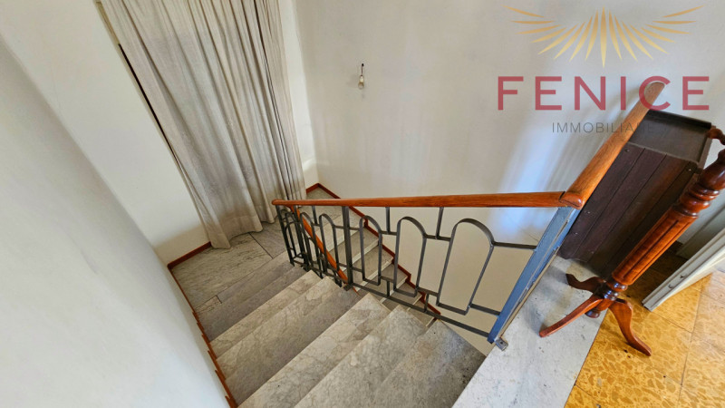 Questa meravigliosa villa in vendita a Cornuda si trova in uno stato attuale libero al rogito, il...