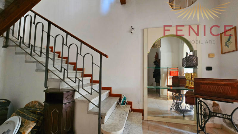 Questa meravigliosa villa in vendita a Cornuda si trova in uno stato attuale libero al rogito, il...