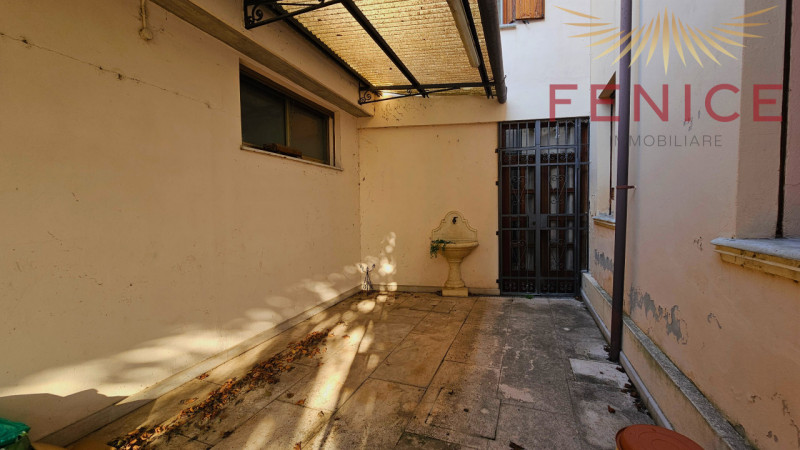 Questa meravigliosa villa in vendita a Cornuda si trova in uno stato attuale libero al rogito, il...