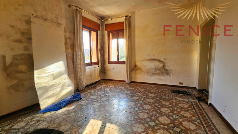 Questa meravigliosa villa in vendita a Cornuda si trova in uno stato attuale libero al rogito, il...