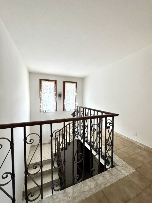 Ampia porzione di bifamiliare

Trattativa riservata presso Unica Immobiliare presso Colceresa via...