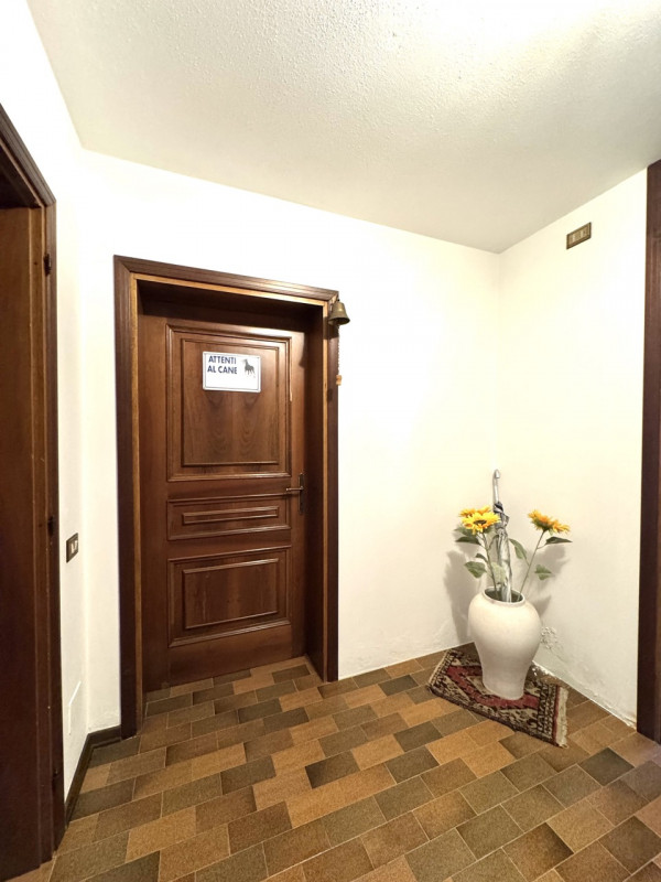 Ampia porzione di bifamiliare

Trattativa riservata presso Unica Immobiliare presso Colceresa via...