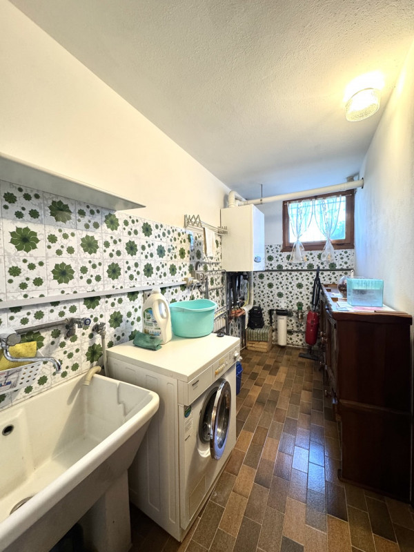 Ampia porzione di bifamiliare

Trattativa riservata presso Unica Immobiliare presso Colceresa via...