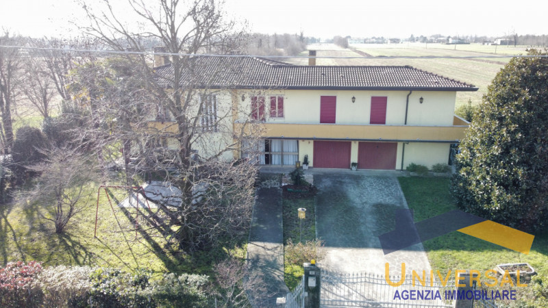 ARSEGO – In posizione tranquilla a pochi minuti dal centro del paese e da tutti i servizi quali n...