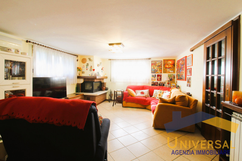 ARSEGO – In posizione tranquilla a pochi minuti dal centro del paese e da tutti i servizi quali n...