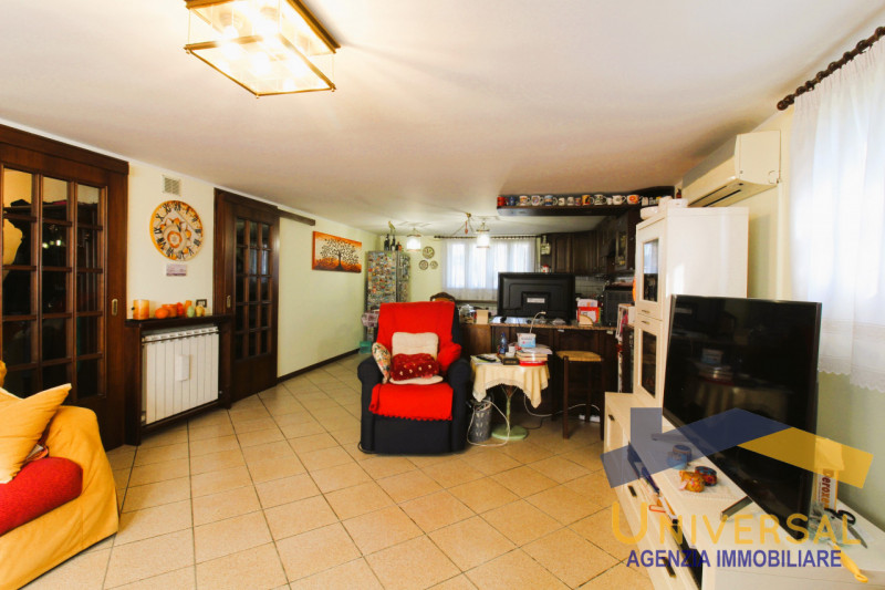 ARSEGO – In posizione tranquilla a pochi minuti dal centro del paese e da tutti i servizi quali n...