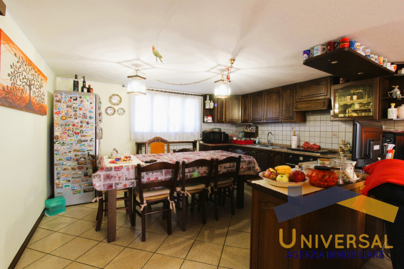 ARSEGO – In posizione tranquilla a pochi minuti dal centro del paese e da tutti i servizi quali n...