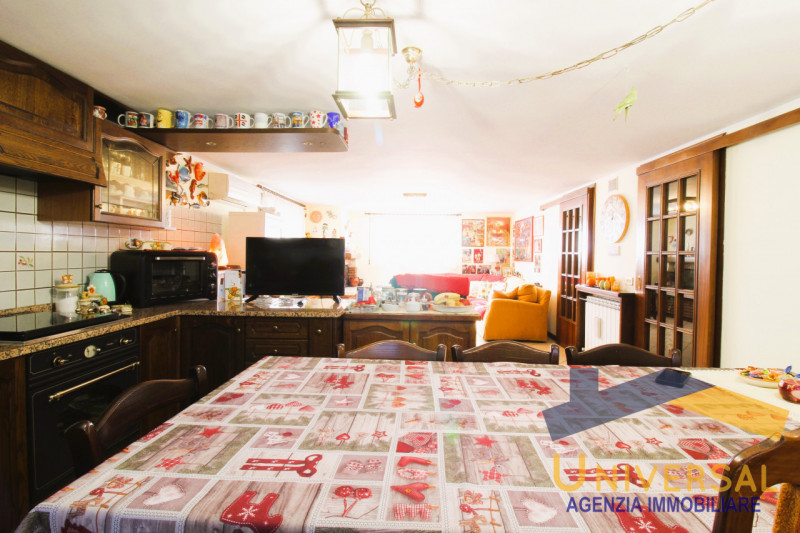 ARSEGO – In posizione tranquilla a pochi minuti dal centro del paese e da tutti i servizi quali n...