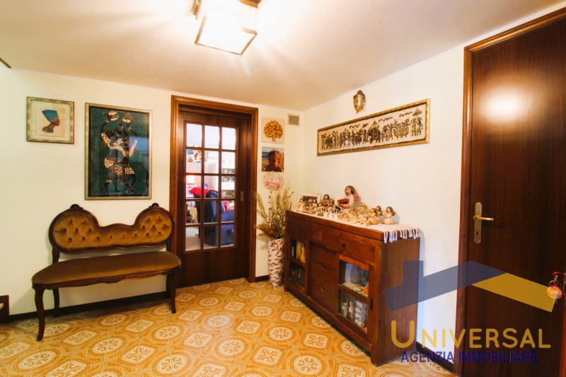 ARSEGO – In posizione tranquilla a pochi minuti dal centro del paese e da tutti i servizi quali n...