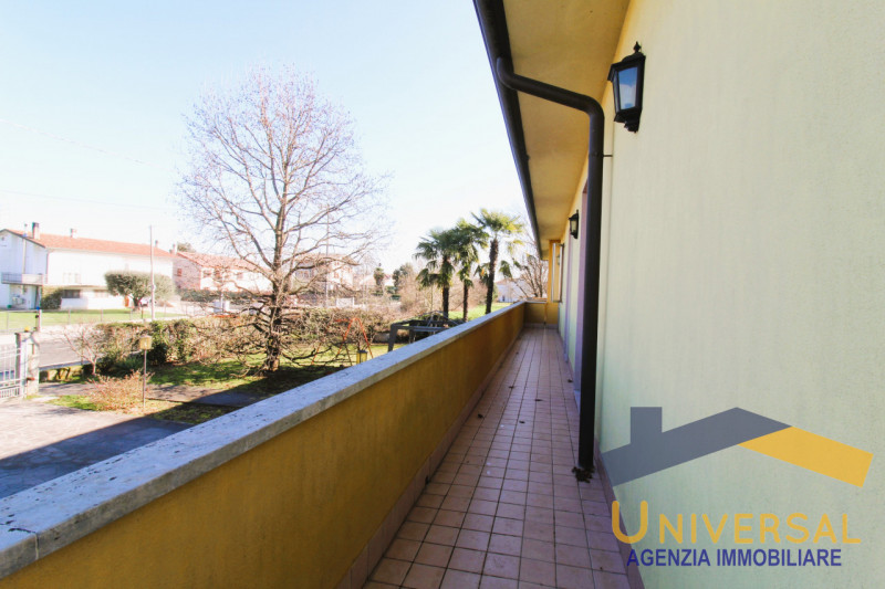 ARSEGO – In posizione tranquilla a pochi minuti dal centro del paese e da tutti i servizi quali n...