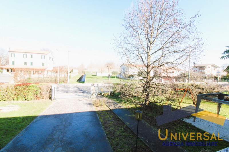 ARSEGO – In posizione tranquilla a pochi minuti dal centro del paese e da tutti i servizi quali n...