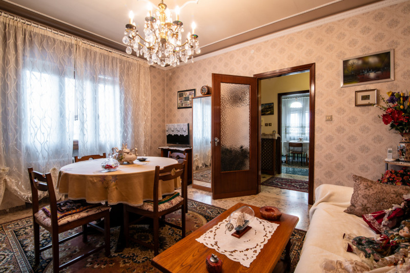 NUDA PROPRIETÀ – ABANO TERME, GIARRE 
Proponiamo in vendita la nuda proprietà di un’elegante abit...