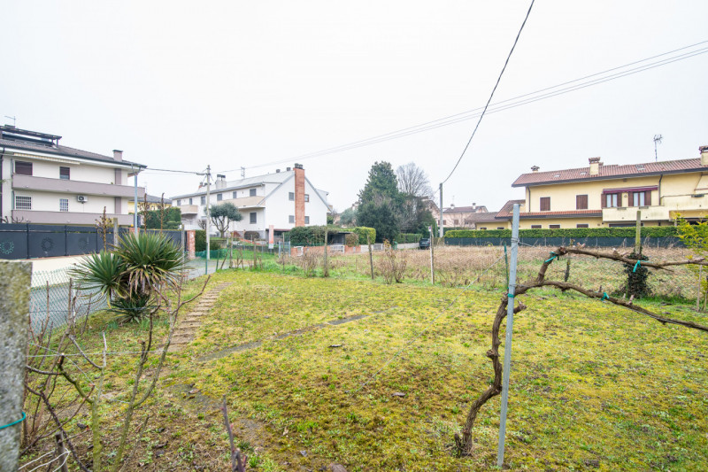 NUDA PROPRIETÀ – ABANO TERME, GIARRE 
Proponiamo in vendita la nuda proprietà di un’elegante abit...