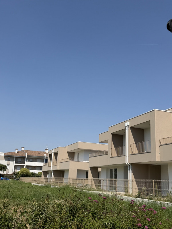 Quadrifamiliari in consegna alle Giarre di Abano Terme, progettate per offrire comfort e stile, c...