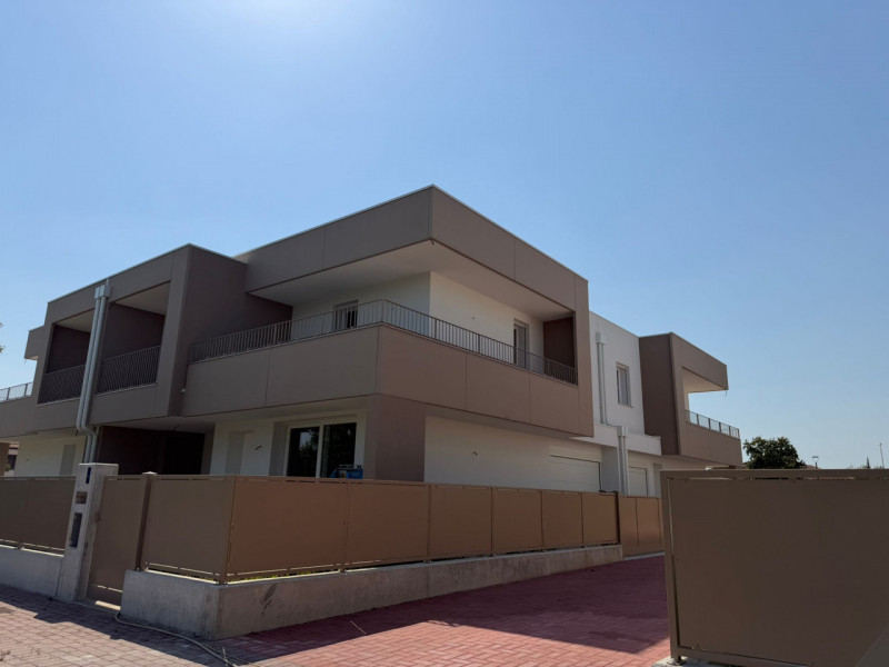 Quadrifamiliari in consegna alle Giarre di Abano Terme, progettate per offrire comfort e stile, c...