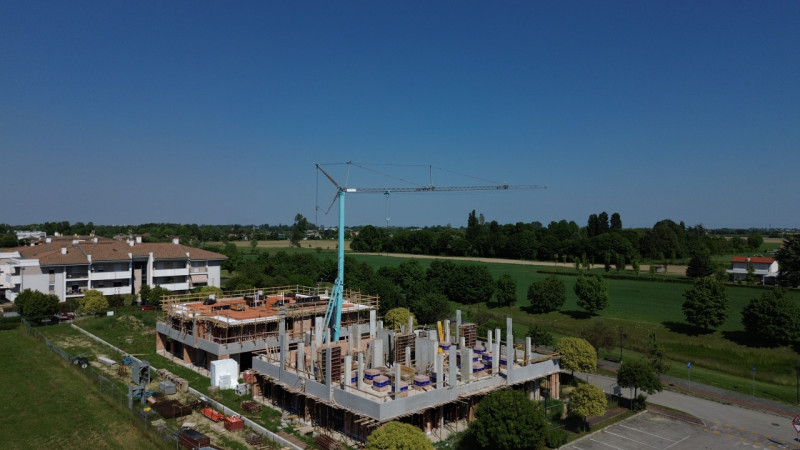 Scopri la tua nuova casa nella tranquilla zona di Giarre, ad Abano Terme. Questa elegante soluzio...