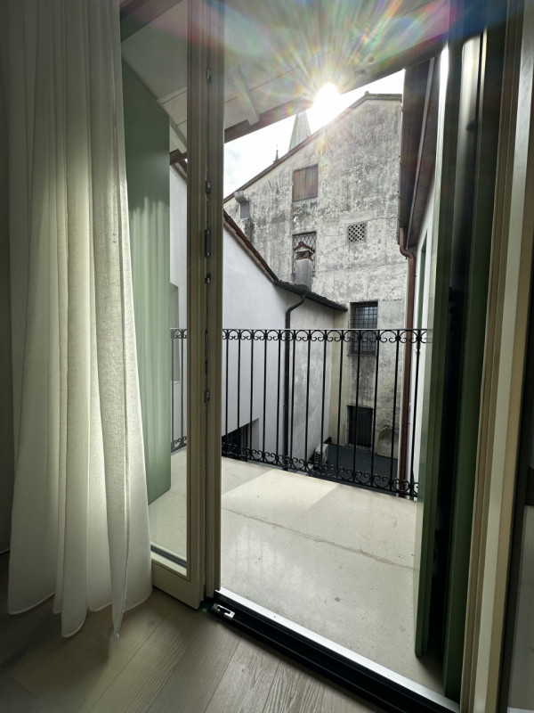 In uno dei quartieri più affascinanti di Vicenza, precisamente in Contrà Manin e a pochi passi da...