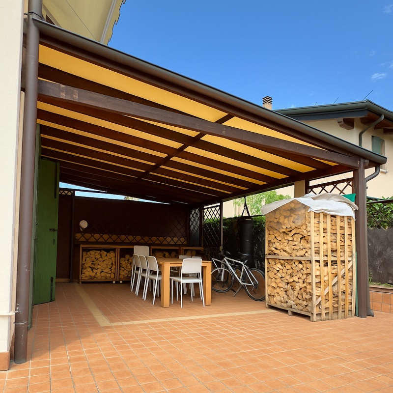 CASELLE DI SELVAZZANO: Proponiamo in vendita una trifamiliare di testa, sviluppata su più livelli...