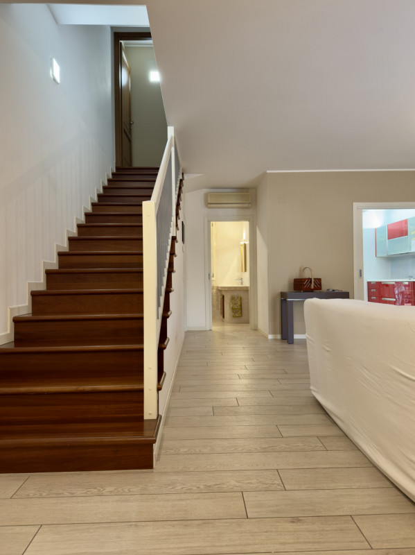 CASELLE DI SELVAZZANO: Proponiamo in vendita una trifamiliare di testa, sviluppata su più livelli...