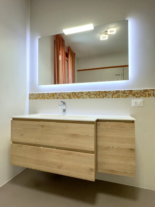 CASELLE DI SELVAZZANO: Proponiamo in vendita una trifamiliare di testa, sviluppata su più livelli...