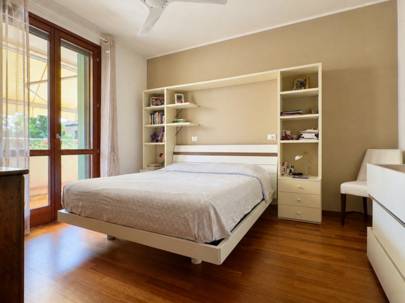 CASELLE DI SELVAZZANO: Proponiamo in vendita una trifamiliare di testa, sviluppata su più livelli...