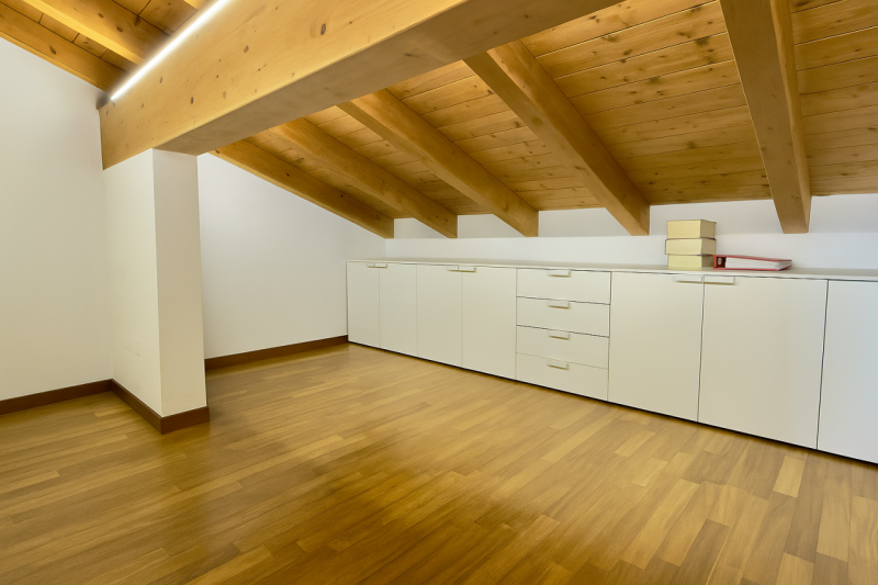 CASELLE DI SELVAZZANO: Proponiamo in vendita una trifamiliare di testa, sviluppata su più livelli...