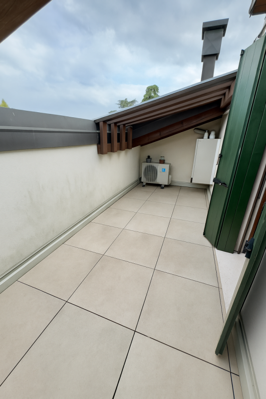 CASELLE DI SELVAZZANO: Proponiamo in vendita una trifamiliare di testa, sviluppata su più livelli...