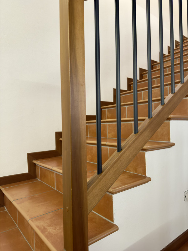 CASELLE DI SELVAZZANO: Proponiamo in vendita una trifamiliare di testa, sviluppata su più livelli...