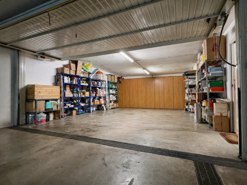 CASELLE DI SELVAZZANO: Proponiamo in vendita una trifamiliare di testa, sviluppata su più livelli...