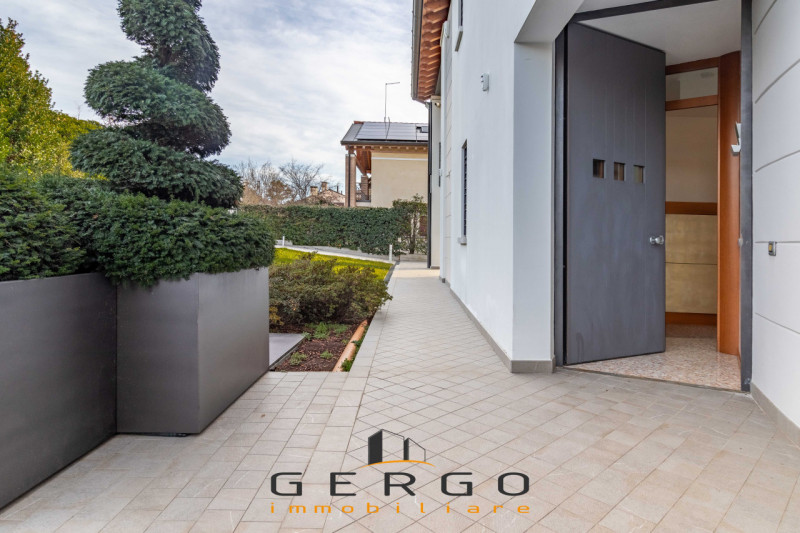 (Per INFO Roberto 3453195338) A Montebelluna, nella ricercata zona di Posmon, proponiamo in vendi...