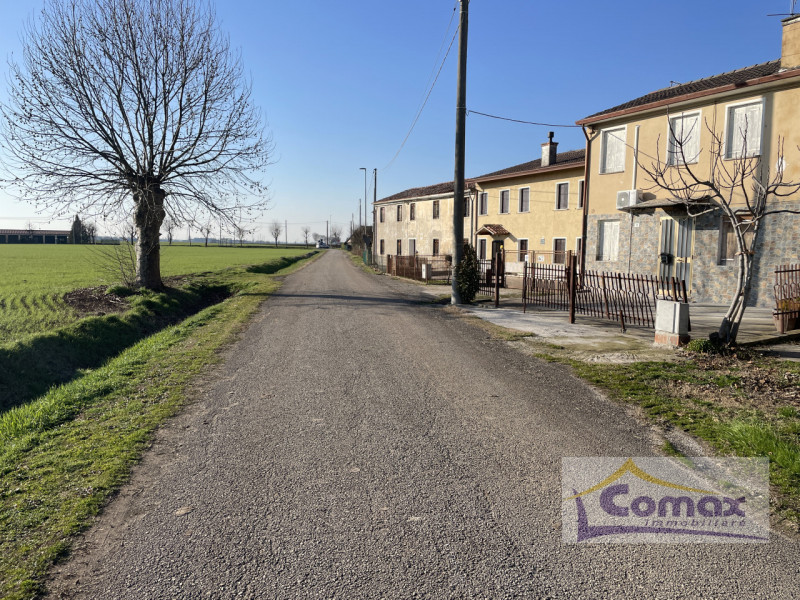 RIFERIMENTO I1044

Lozzo Atestino in piccolo Borgo di campagna, Porzione di bifamiliare da ristru...