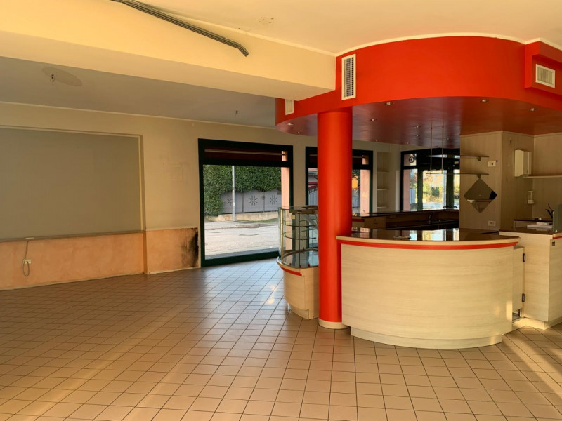 GUIZZA: Classe Energetica in fase di definizione.
Trattasi di negozio ubicato in quartiere preval...