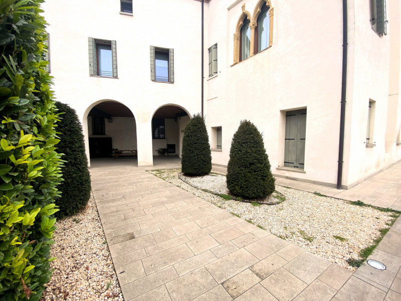 MONSELICE: inserito nel prestigioso contesto della Villa Paradisi Capodivacca, la dimora più anti...