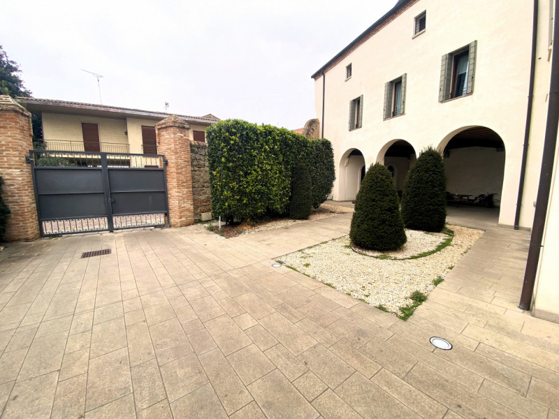 MONSELICE: inserito nel prestigioso contesto della Villa Paradisi Capodivacca, la dimora più anti...