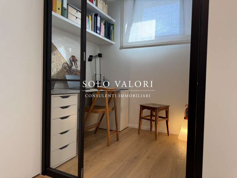 Rif. BA249 (per info 393 9878704 Daniel)

Proponiamo in vendita elegante Attico 3 camere, finemen...