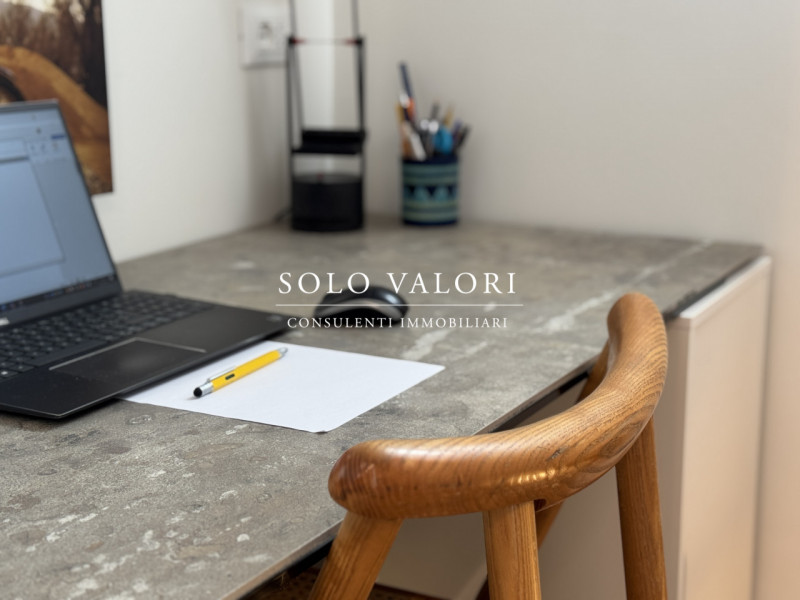 Rif. BA249 (per info 393 9878704 Daniel)

Proponiamo in vendita elegante Attico 3 camere, finemen...