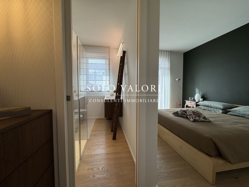 Rif. BA249 (per info 393 9878704 Daniel)

Proponiamo in vendita elegante Attico 3 camere, finemen...