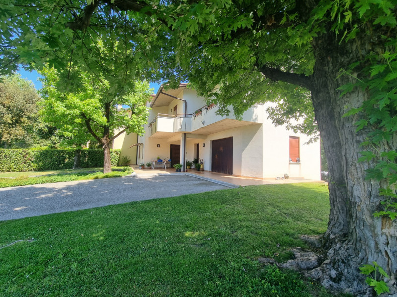 Villa Indipendente a Bassano del Grappa: Spazi Generosi e Massima Versatilità.
Cerchi una soluzio...