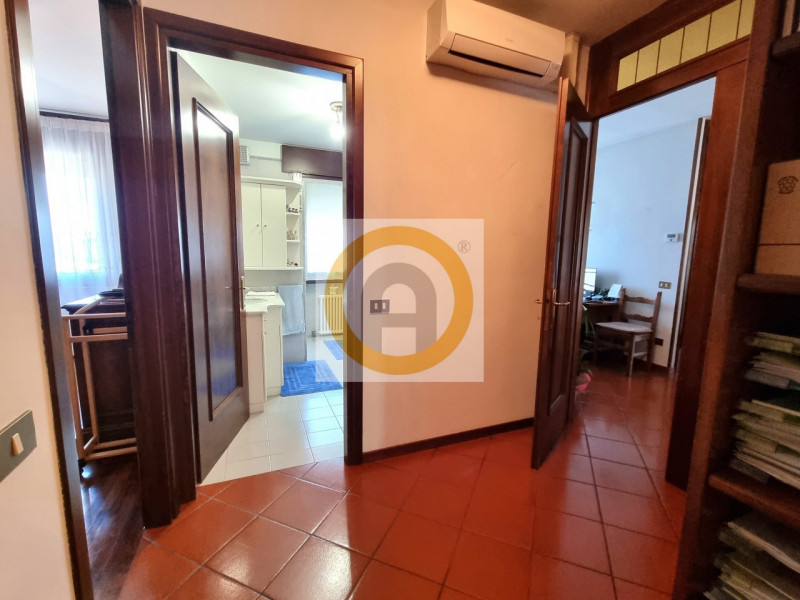 Villa Indipendente a Bassano del Grappa: Spazi Generosi e Massima Versatilità.
Cerchi una soluzio...